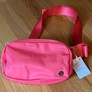 NWT Lululemon Everywhere Belt Bag